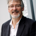 <i class="fa fa-user"></i> Docteur Christian Vélot